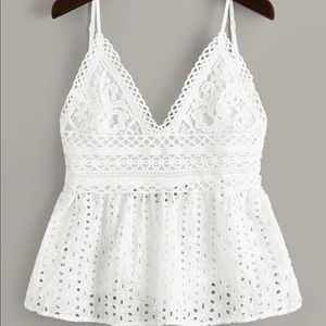 🏷🚨ALL ITEMS $6 or less BUY 2 get 1 FREE! 🚨🏷 White sleeveless top